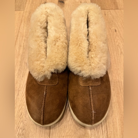 UGG Slipper Shoes Size 7 - Picture 1 of 5